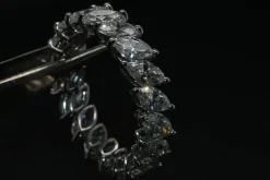 Bague De Fiançailles En Or Blanc Ornée De Diamants