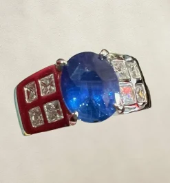 Bague de Fiançailles Or sertie Saphir entouré de Diamants