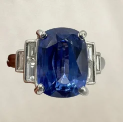 Bague de Fiançailles Saphir, diamants" Baguette" & or blanc