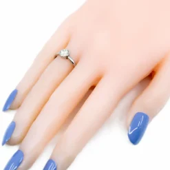 Bague de fiançailles solitaire diamant platine