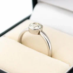 Bague de fiançailles solitaire diamant platine