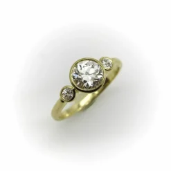 Bague de fiançailles trilogie en or et diamants