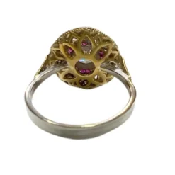 Bague de style Art Déco avec diamants et rubis