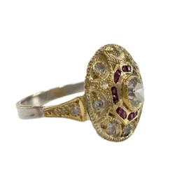 Bague de style Art Déco avec diamants et rubis
