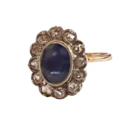Bague de style Art Déco en or et platine avec diamants et saphir
