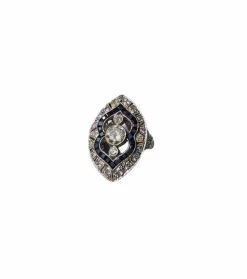 Bague de style Art Déco en platine avec diamants et saphirs.