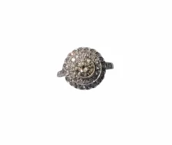 Bague de style Art Déco en platine avec diamants.