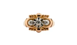 Bague de style Art Déco en Or Jaune 18 Carats avec Trois Diamants de 0,7 Carat