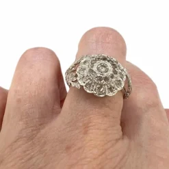 Bague de style Art Déco en or blanc avec diamants