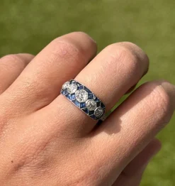 Bague de style Art Déco en platine avec diamants et saphirs