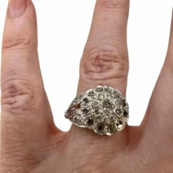 Bague de style Art Déco en or blanc avec diamants