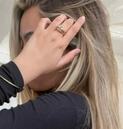 Bague de style Art Déco en Or Jaune 18 Carats avec Trois Diamants de 0,7 Carat