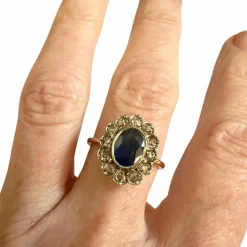 Bague de style Art Déco en or et platine avec diamants et saphir