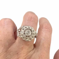 Bague de style Art Déco en or blanc avec diamants