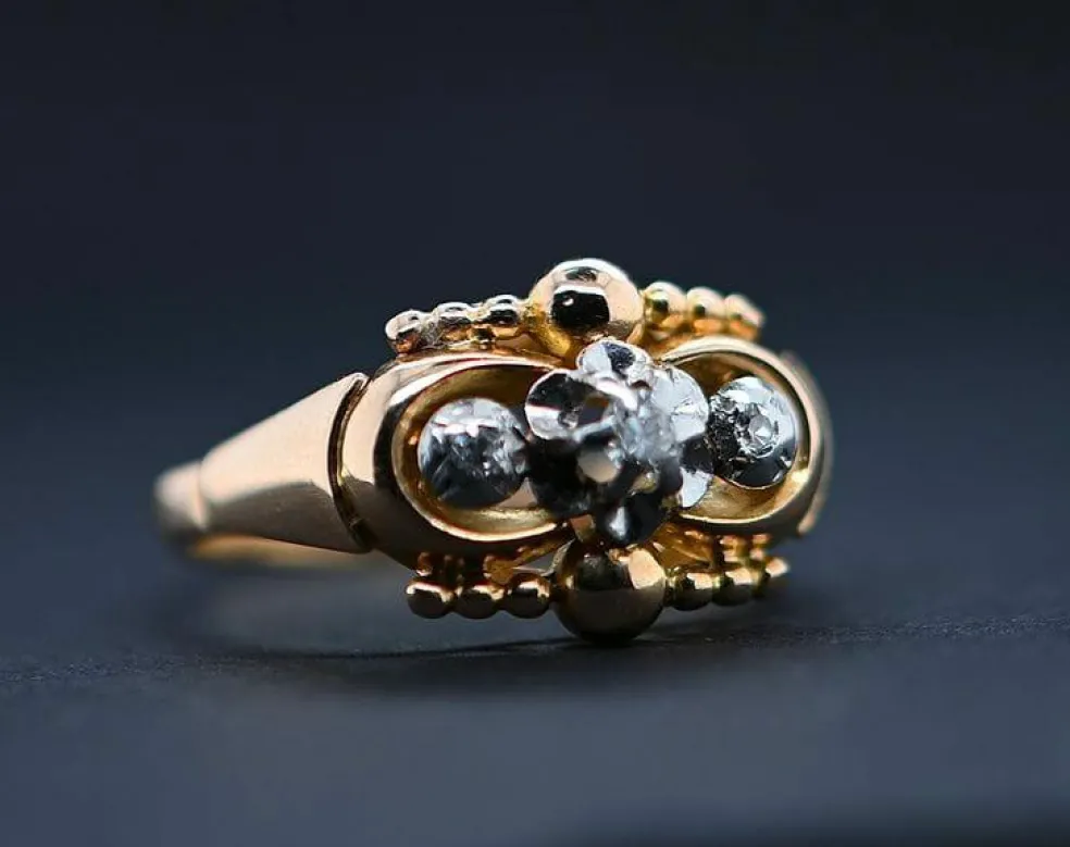 Bague de style Art Déco en Or Jaune 18 Carats avec Trois Diamants de 0,7 Carat