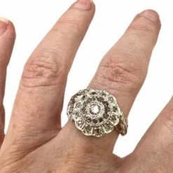 Bague de style Art Déco en or blanc avec diamants