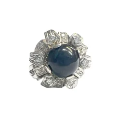 BAGUE DE STYLE ART DÉCO, ÉPOQUE 1930-1935, OR 18 KT AVEC DIAMANTS ET SAPHIRS
