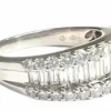 Bague de style contemporain en or blanc et diamants