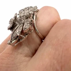 BAGUE DE STYLE RÉTRO EN OR 18 KT DE LA PÉRIODE 1940-1945 AVEC DIAMANTS