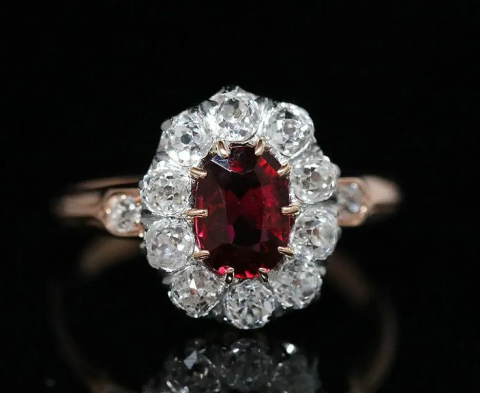Bague de type pompadour or rose et platine en rubis et diamants.