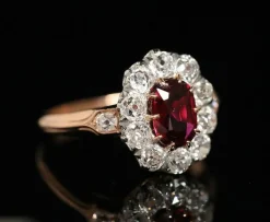Bague de type pompadour or rose et platine en rubis et diamants.