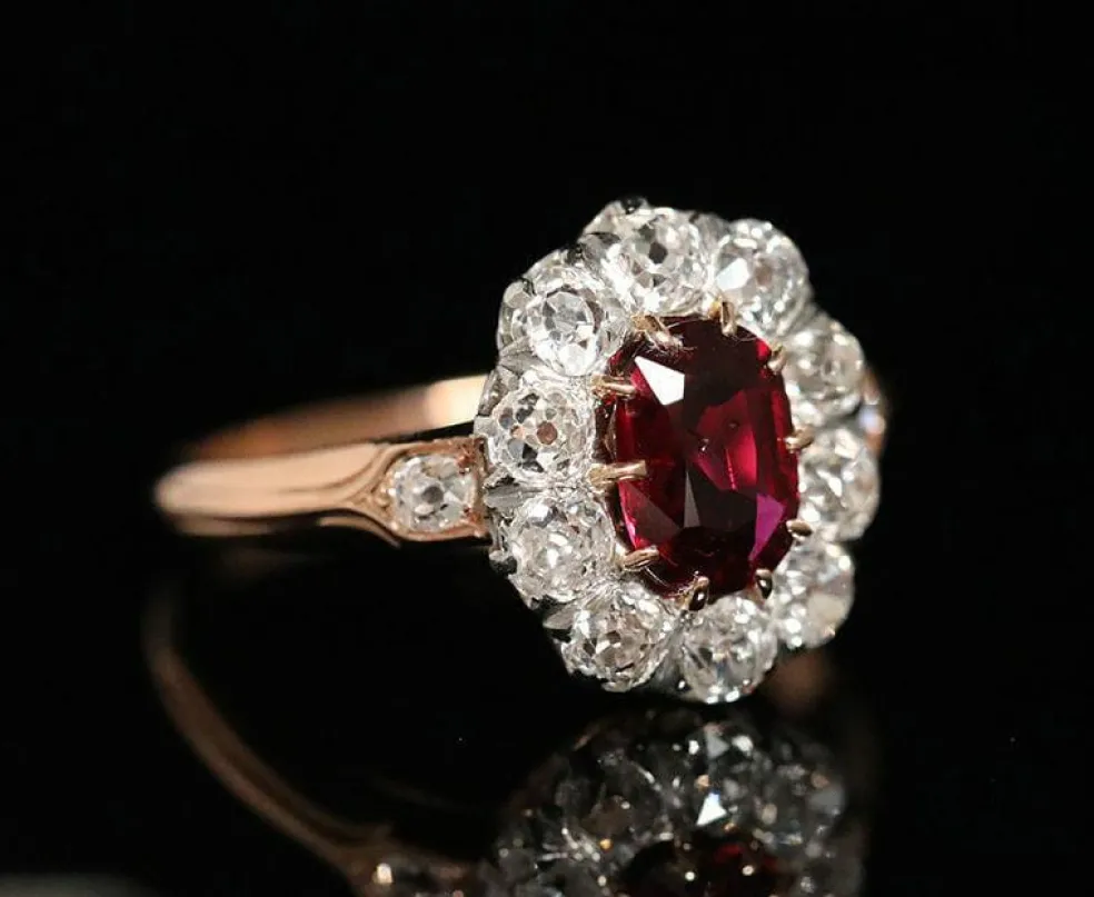 Bague de type pompadour or rose et platine en rubis et diamants.
