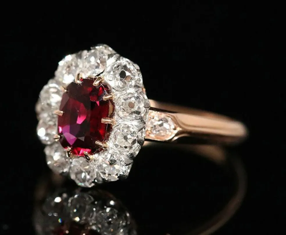 Bague de type pompadour or rose et platine en rubis et diamants.