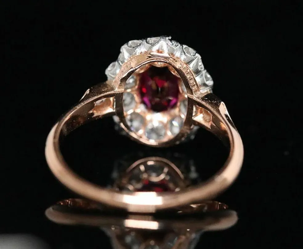 Bague de type pompadour or rose et platine en rubis et diamants.