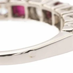 Bague demi alliance Or blanc Rubis