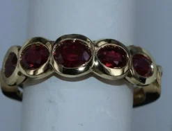 Bague demi alliance rubis ovales