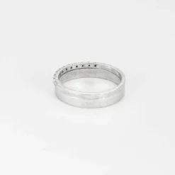 Bague demi-alliance en or blanc et diamants