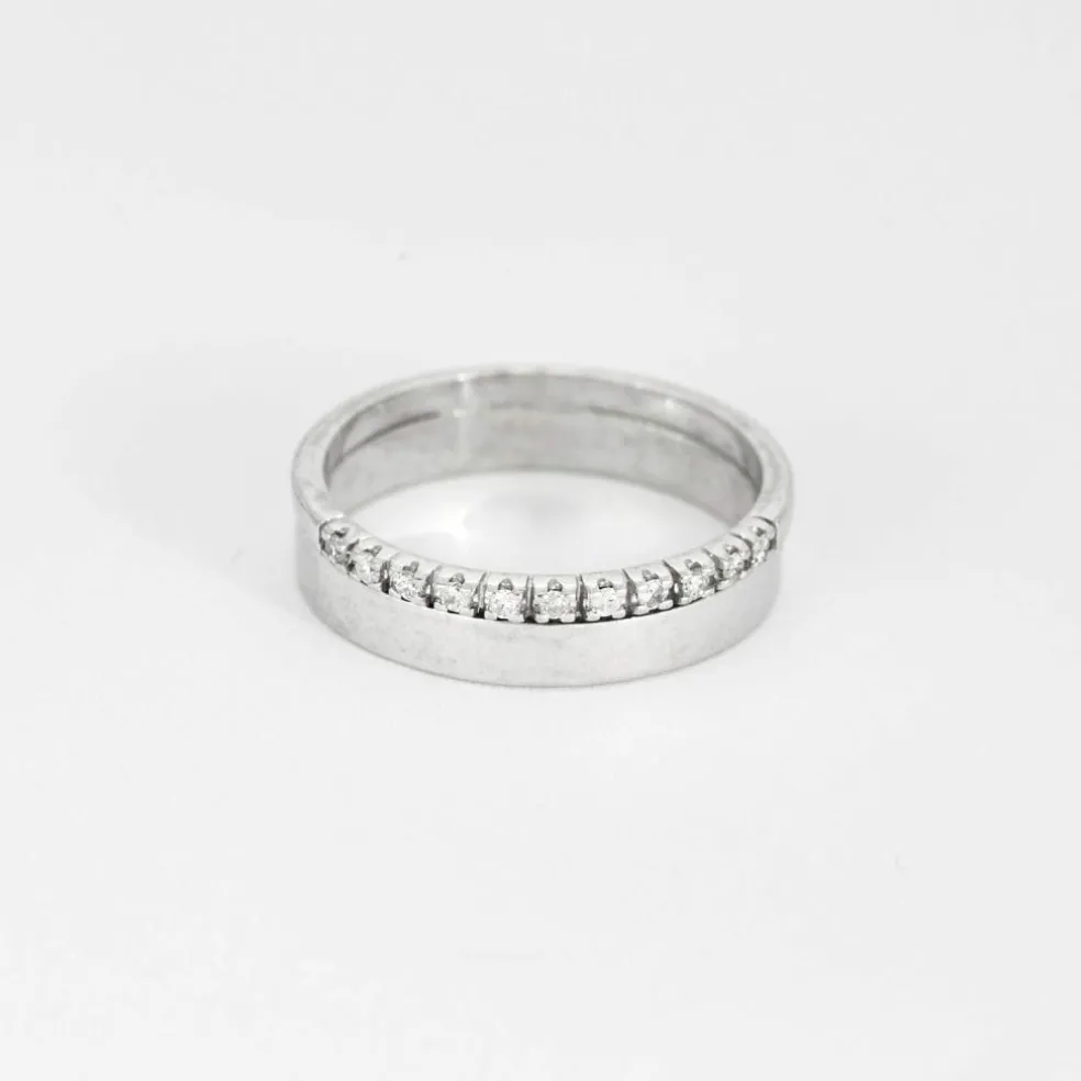 Bague demi-alliance en or blanc et diamants
