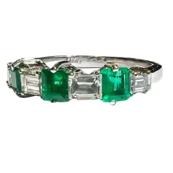Bague Demi-alliance émeraudes et diamants , Or Blanc 18 Carat