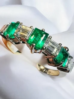 Bague Demi-alliance émeraudes et diamants , Or Blanc 18 Carat