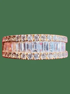 Bague demi-alliance or jaune, diamants baguette, pavage