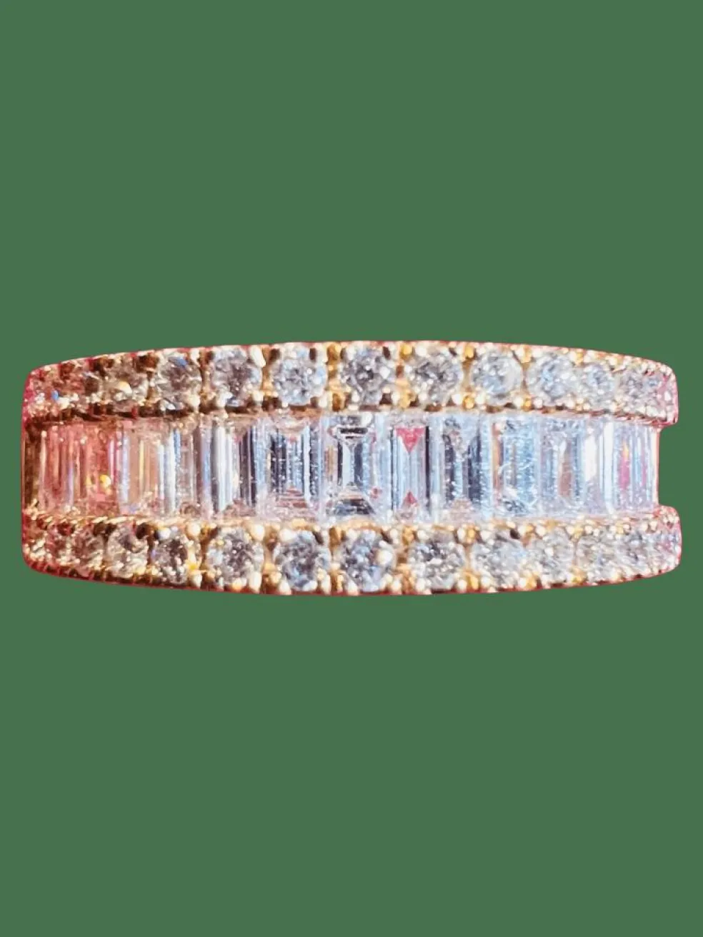 Bague demi-alliance or jaune, diamants baguette, pavage
