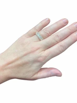 Bague demi-alliance or jaune, diamants baguette, pavage