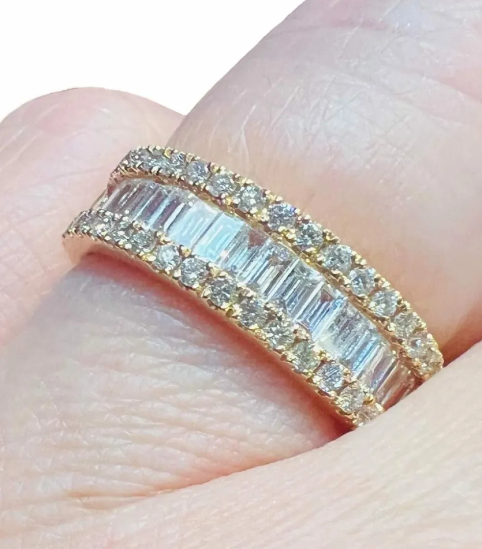 Bague demi-alliance or jaune, diamants baguette, pavage
