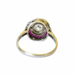 bague design art déco avec rubis et diamants