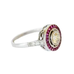 bague design art déco avec rubis et diamants