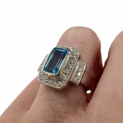 Bague design Art Déco contemporain avec diamants et topaze