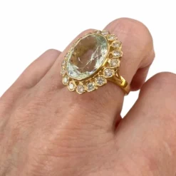 Bague design Art Déco contemporaine en or jaune, diamants et aigue-marine