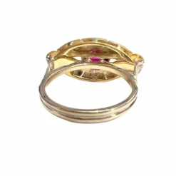Bague design Art Déco en or 18 kt avec diamants et rubis synthétique