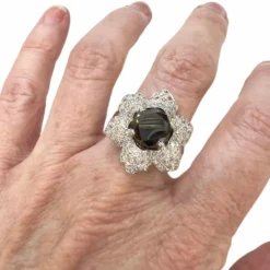 Bague design contemporain du 20ème siècle en or avec diamants
