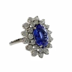 Bague design contemporaine en or avec diamants et tanzanite