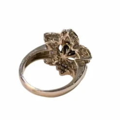 Bague design contemporain du 20ème siècle en or avec diamants