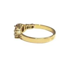 Bague design contemporain en or, diamants, rubis