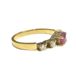 Bague design contemporain en or, diamants, rubis
