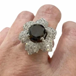 Bague design contemporain du 20ème siècle en or avec diamants