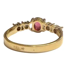 Bague design contemporain en or, diamants, rubis